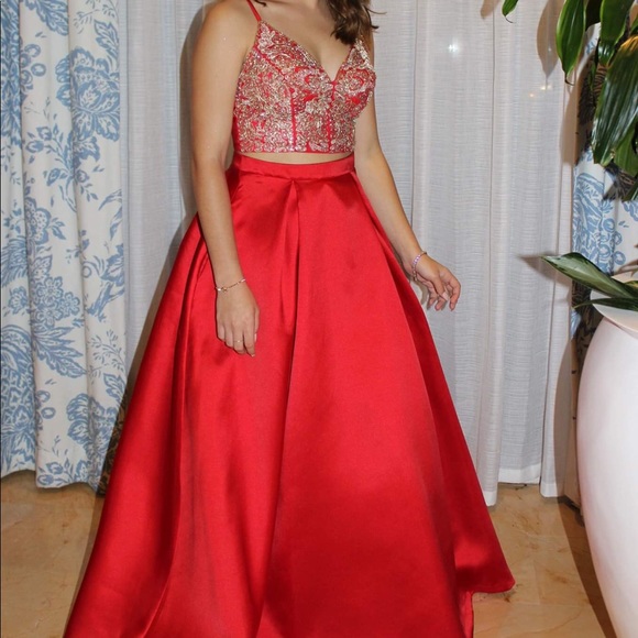 A red two-piece dress with gold embroidery - Picture 2 of 4